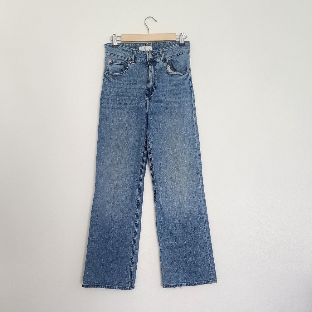 H&M Medium Wash Relaxed Fit Jeans Size 6